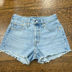 501 Levi Light Wash Denim Shorts